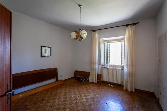 Image No.18-5 Bed Farmhouse for sale