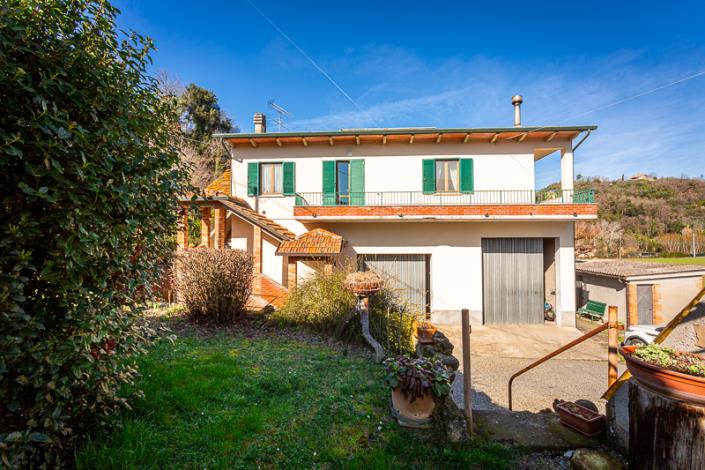 Image No.23-5 Bed Farmhouse for sale