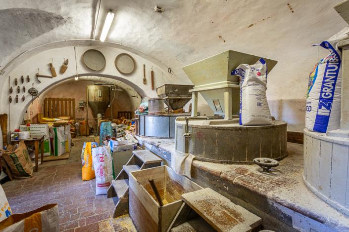 Image No.26-5 Bed Farmhouse for sale