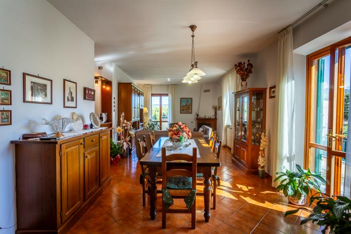 Image No.29-5 Bed Farmhouse for sale