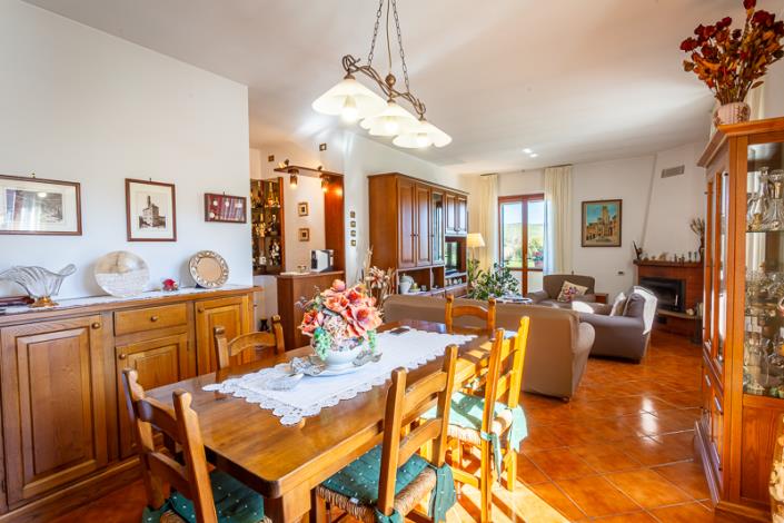 Image No.30-5 Bed Farmhouse for sale