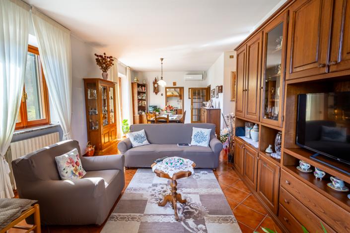 Image No.32-5 Bed Farmhouse for sale