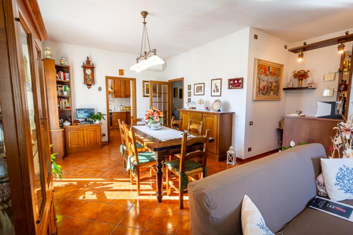 Image No.33-5 Bed Farmhouse for sale