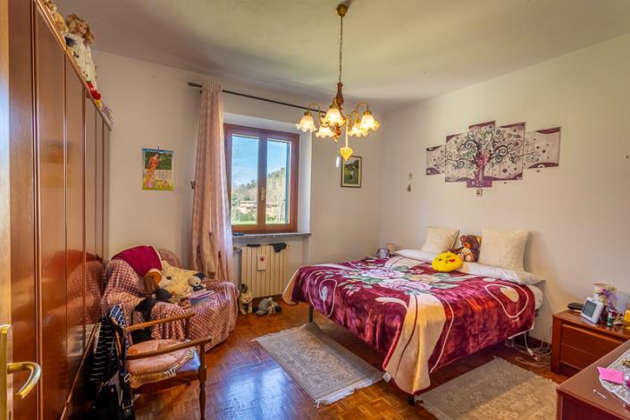 Image No.37-5 Bed Farmhouse for sale