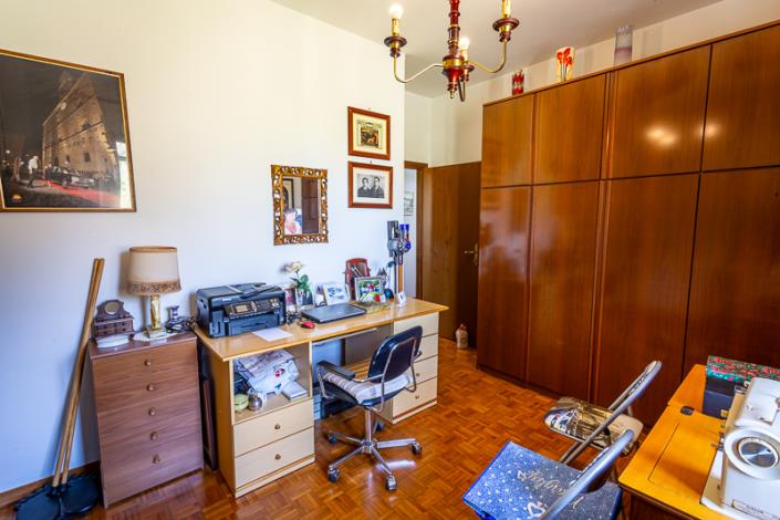 Image No.40-5 Bed Farmhouse for sale