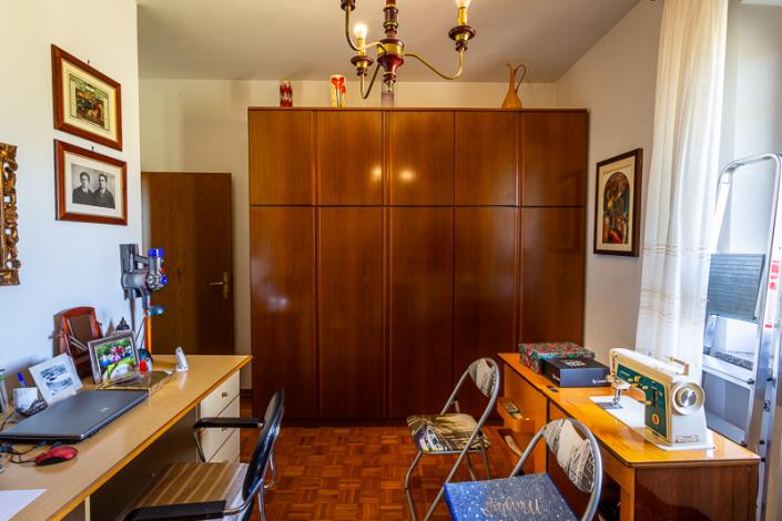 Image No.41-5 Bed Farmhouse for sale