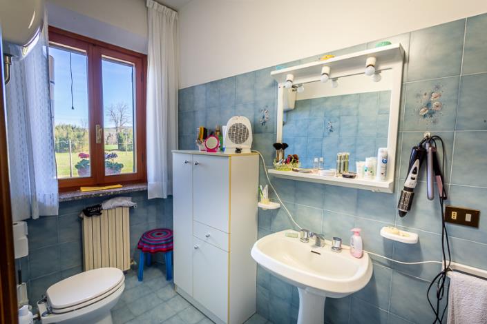 Image No.44-5 Bed Farmhouse for sale