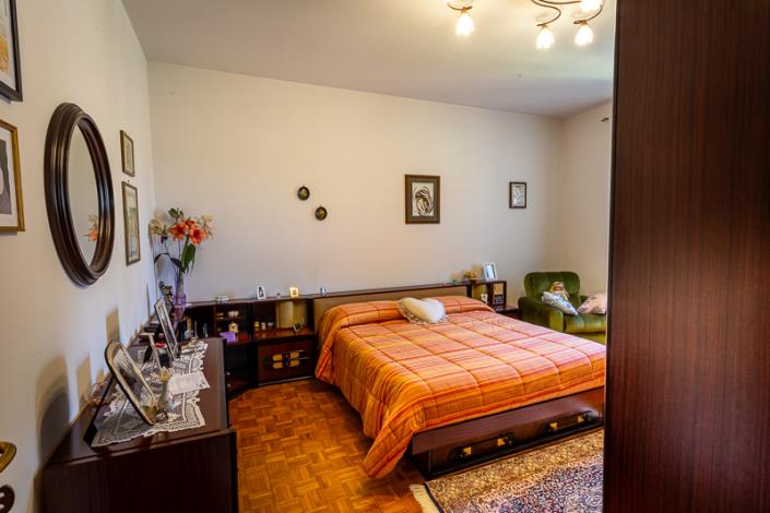 Image No.45-5 Bed Farmhouse for sale