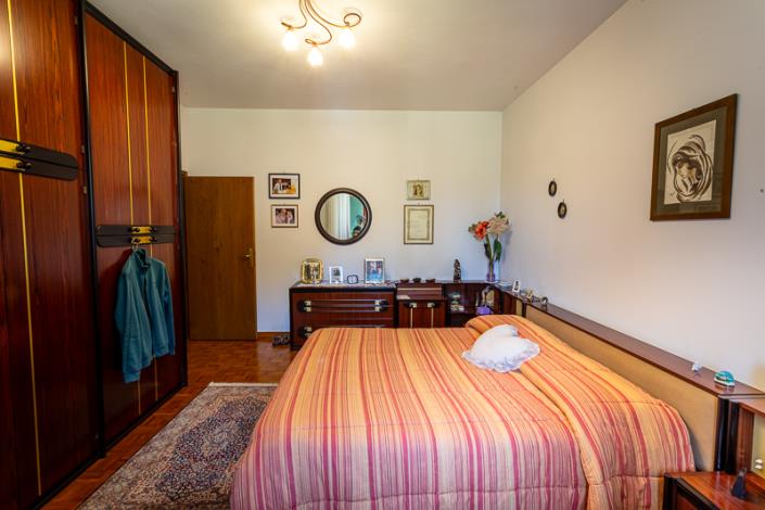 Image No.47-5 Bed Farmhouse for sale