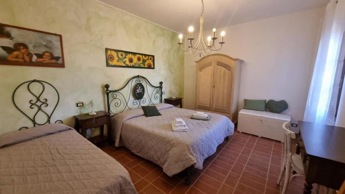 Image No.18-7 Bed Country Property for sale