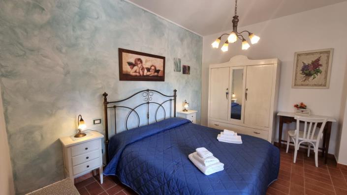 Image No.25-7 Bed Country Property for sale