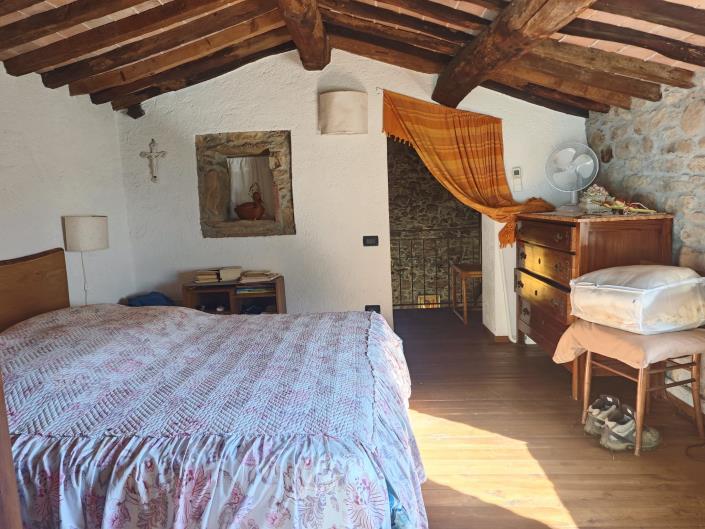 Image No.22-6 Bed Farmhouse for sale