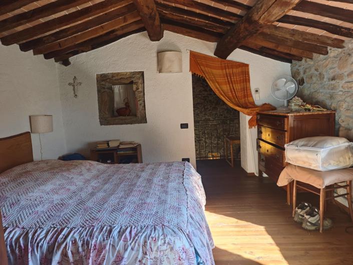 Image No.24-6 Bed Farmhouse for sale