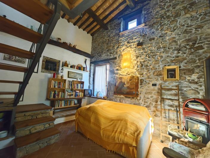 Image No.32-6 Bed Farmhouse for sale