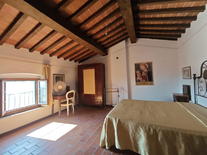 Image No.16-6 Bed Farmhouse for sale