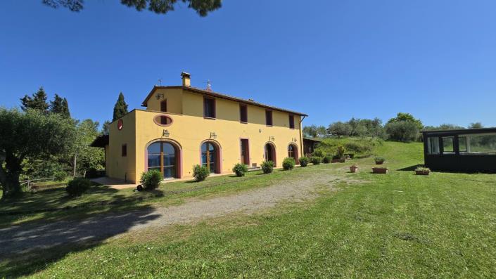 Image No.2-2 Bed Farmhouse for sale