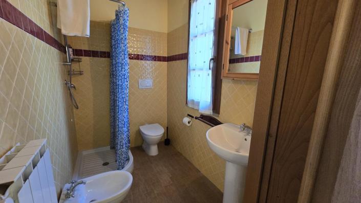 Image No.10-2 Bed Farmhouse for sale