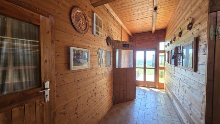 Image No.17-2 Bed Farmhouse for sale