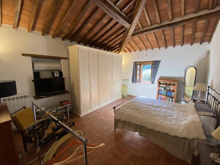 Image No.27-7 Bed Farmhouse for sale