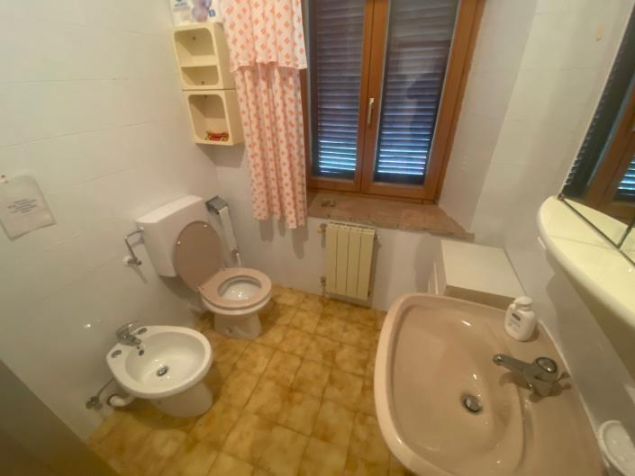 Image No.18-5 Bed Farmhouse for sale