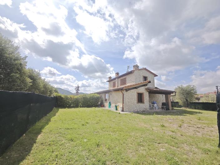 Image No.1-3 Bed Semi-Detached for sale