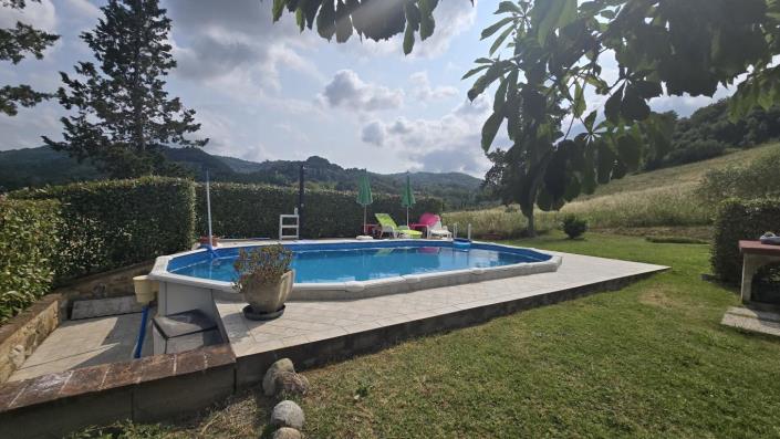 Image No.10-4 Bed Farmhouse for sale