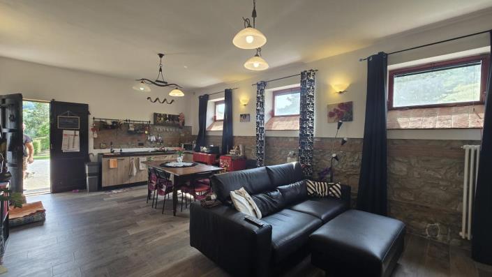 Image No.12-4 Bed Farmhouse for sale