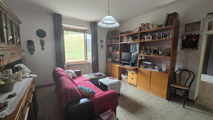 Image No.18-4 Bed Farmhouse for sale