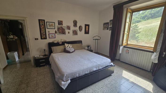 Image No.21-4 Bed Farmhouse for sale