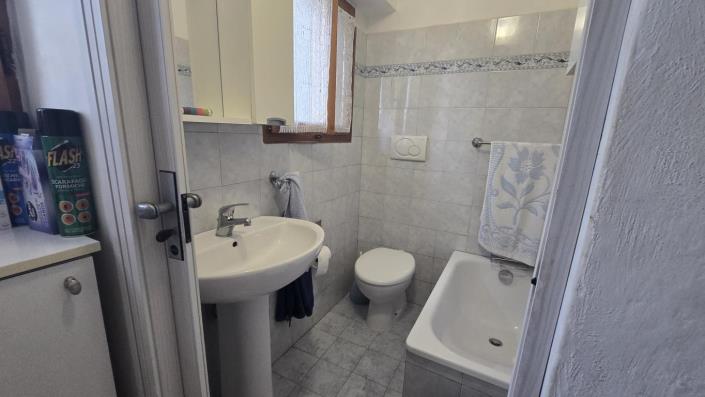 Image No.23-4 Bed Farmhouse for sale