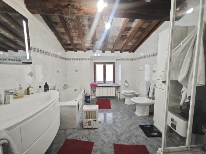 Image No.19-4 Bed Apartment for sale