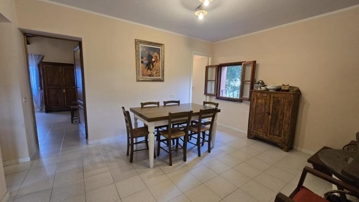 Image No.7-4 Bed Country House for sale