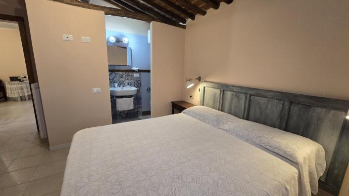 Image No.11-4 Bed Country House for sale