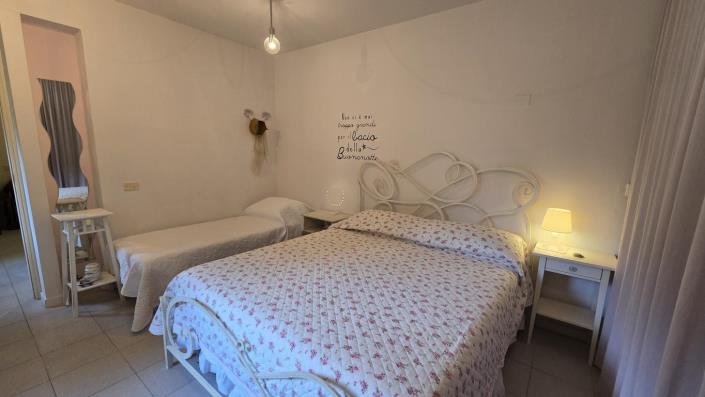 Image No.12-4 Bed Country House for sale