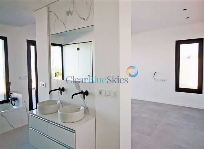 Image No.23-3 Bed Villa for sale