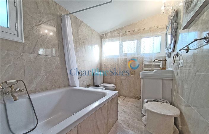 Image No.11-4 Bed House for sale