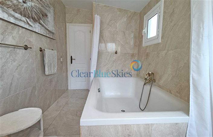 Image No.12-4 Bed House for sale