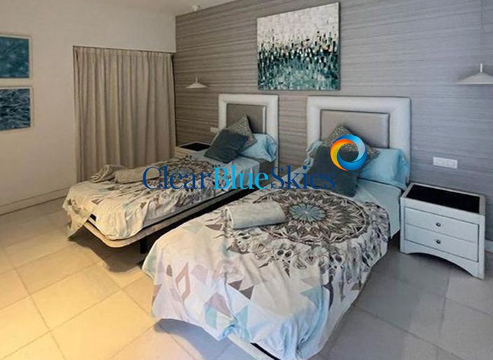 Image No.7-5 Bed House for sale