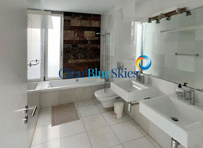 Image No.8-5 Bed House for sale