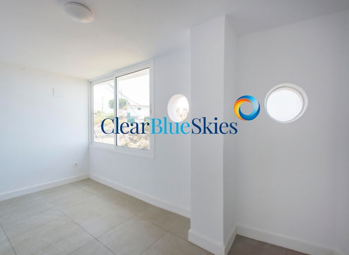 Image No.15-4 Bed House for sale