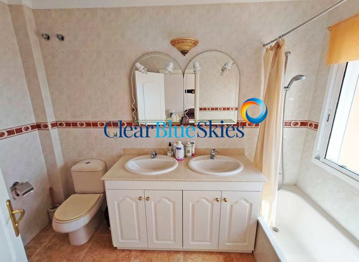 Image No.11-3 Bed Townhouse for sale