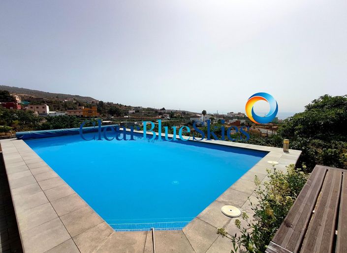 Image No.17-4 Bed Farmhouse for sale