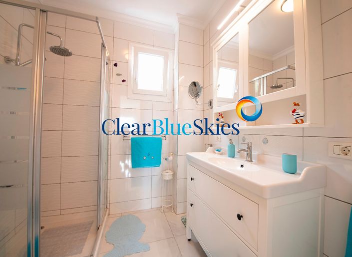 Image No.16-6 Bed House for sale