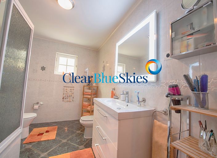 Image No.9-6 Bed House for sale