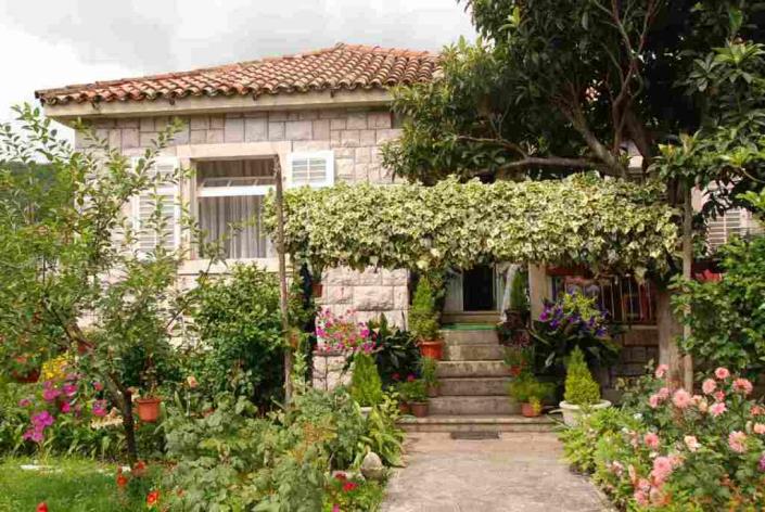 Image No.1-2 Bed House for sale