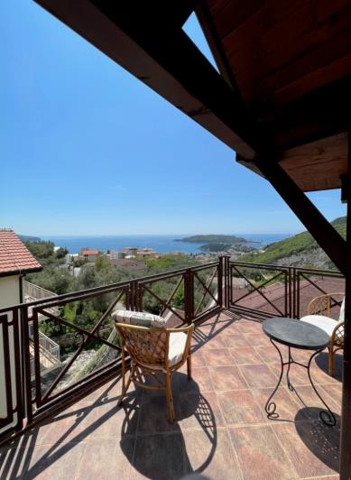 Image No.1-3 Bed House for sale