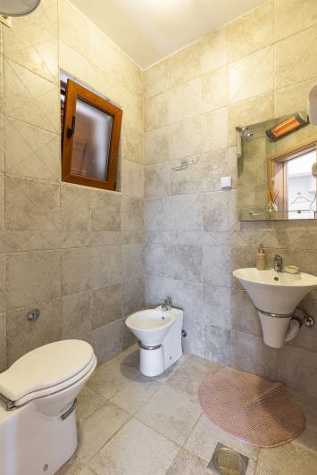 Image No.18-4 Bed House for sale