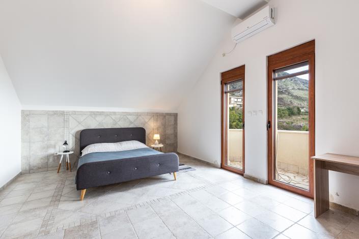 Image No.14-4 Bed House for sale