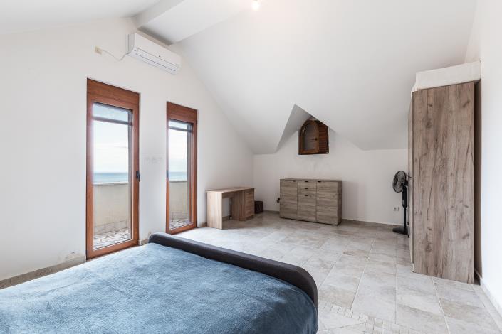 Image No.16-4 Bed House for sale