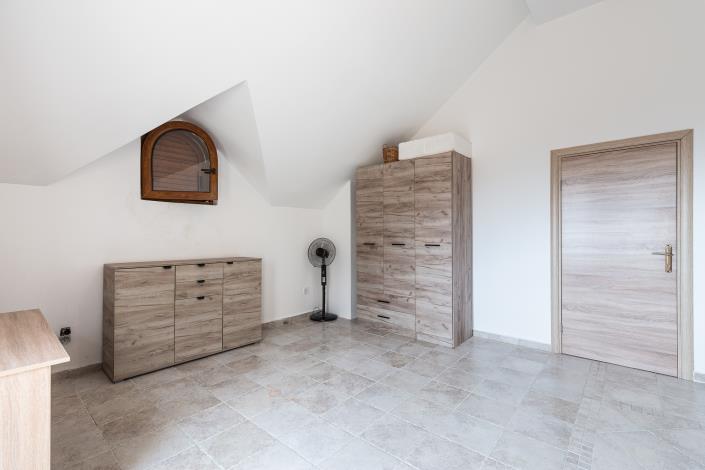 Image No.17-4 Bed House for sale